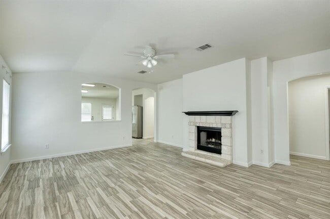 Photo - 1204 Kenneys Way
