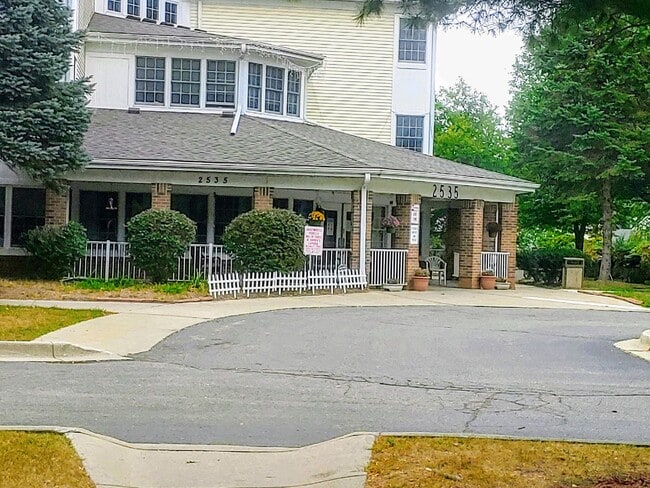 Building Photo - 2535 Mt Olivet Rd Unit #2535
