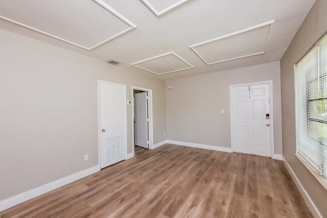 381 Carolina Ave