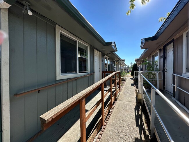 Building Photo - L994 Unit 01