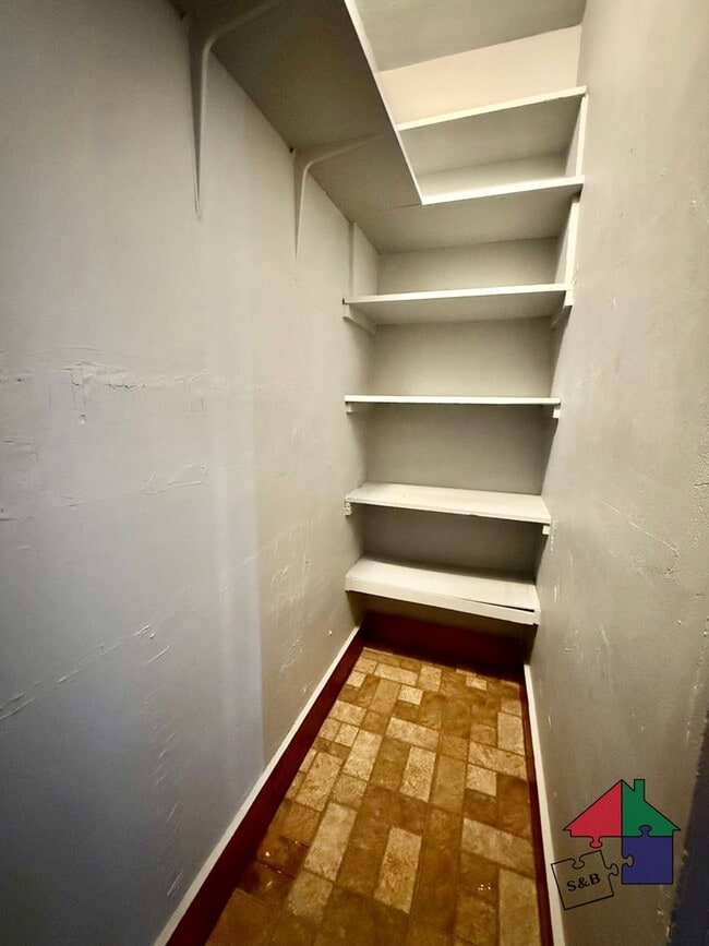 19 College St Unit 2