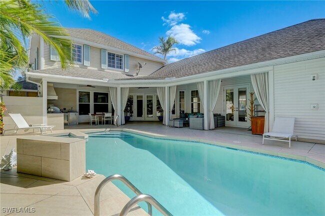 Photo - 687 9th Ave S