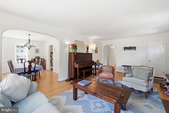 Photo - 7322 Edmonston Rd
