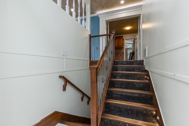 Photo - 2088 Majestic Crescent
