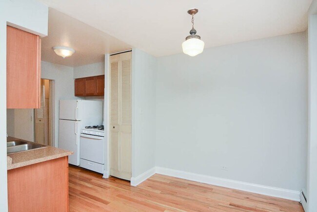 Photo - 515 W Briar Pl Unit 302