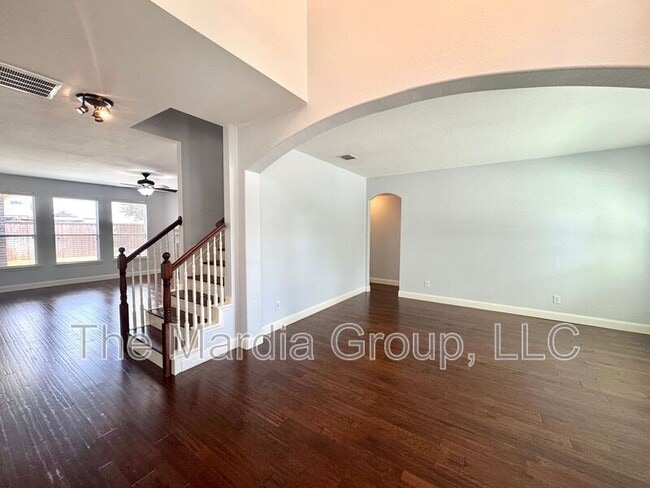 Photo - 1631 Clarke Springs Dr