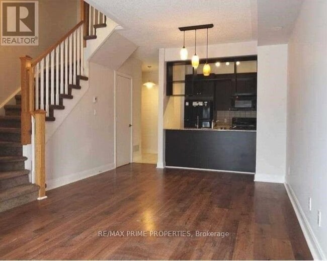 Photo - 315 Village Green Square