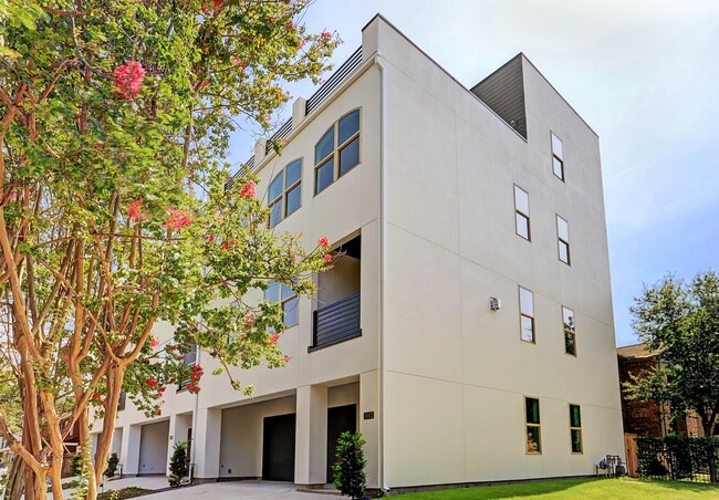 Photo - 1402 Eberhard St