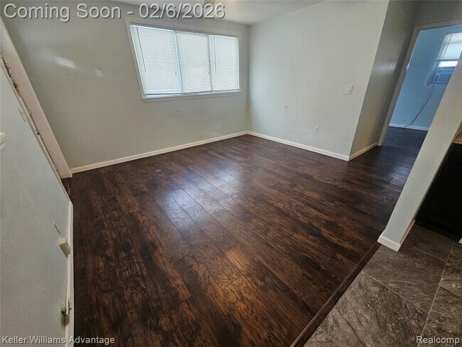 Photo - 9332 Lamont St