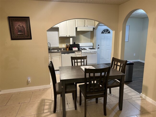 Photo - 209 18th Ave N