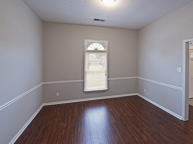 Photo - 3 Bedroom, 2.5 Bathrooms Near S Germantown and E Shelby Dr