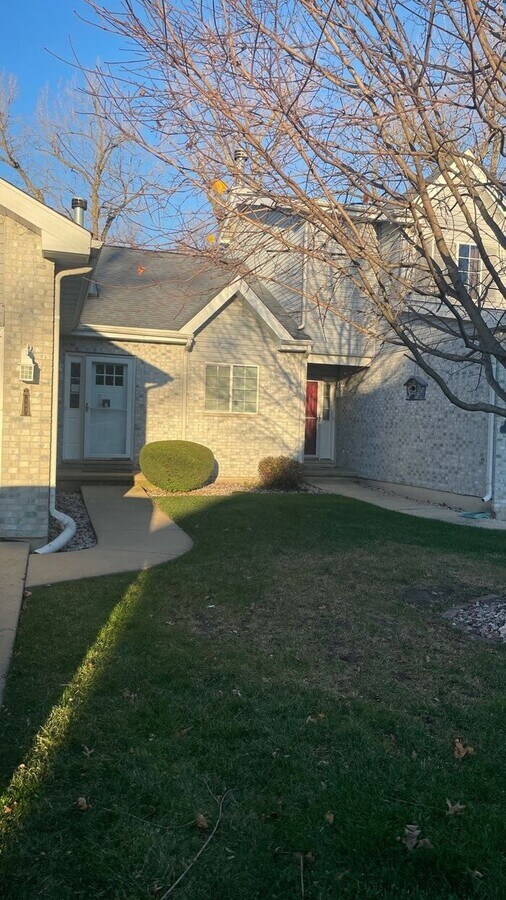 NOW AVAILABLE! - 107 N Harbor Landing, Bra... - NOW AVAILABLE! - 107 N Harbor Landing, Bra... House