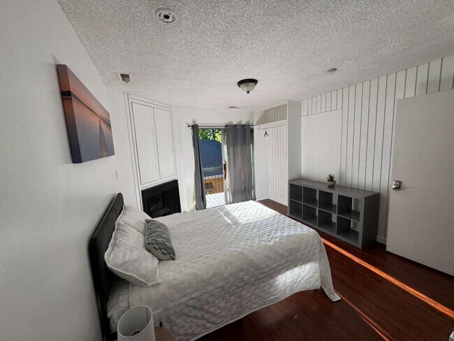 Photo - Large Private Furnished  Guy Room Downtown ASAP - Balcony, Storage and more Unit 21 - 21A