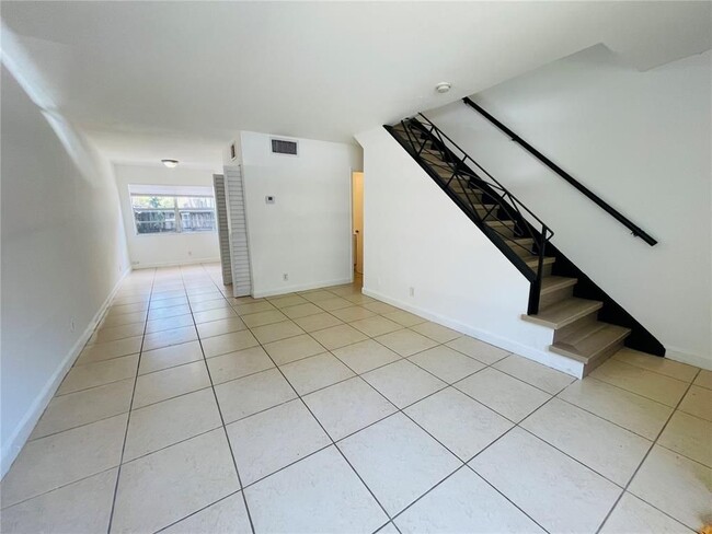 Building Photo - 825 NW 46th Ave Rental