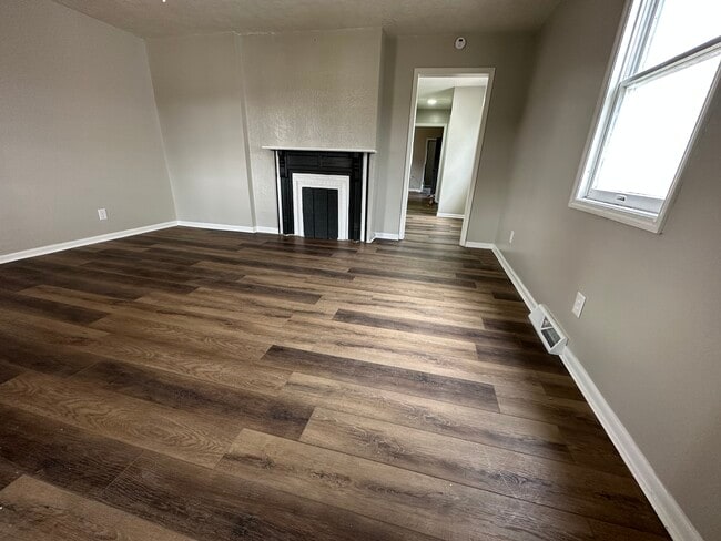 Photo - 511 Clinton St