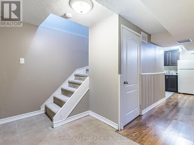 Photo - 34 Niagara Pl