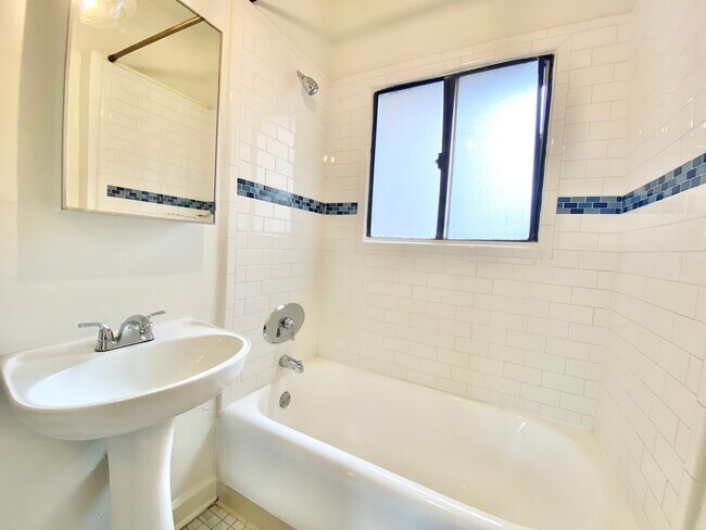 Photo - 3835 W 8th St Los Angeles CA 90005 Unit 405