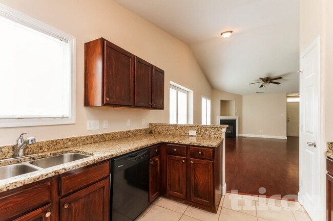 Photo - 10417 Hugue Way