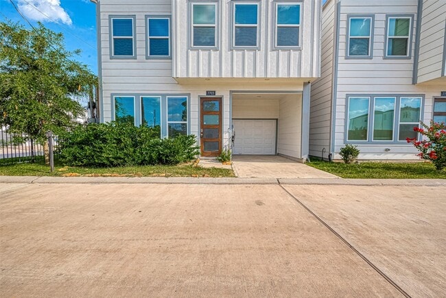 Building Photo - 7703 Rainbow Cl Rental