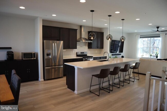 Building Photo - 585 Cross Chase Dr