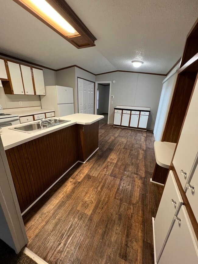 Photo - 691 Julia St