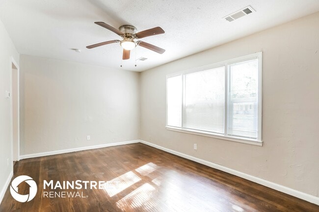 Photo - 8906 Richards Dr