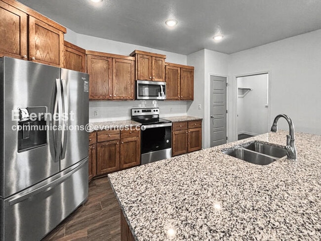 Photo - 2208 Hornbeam St