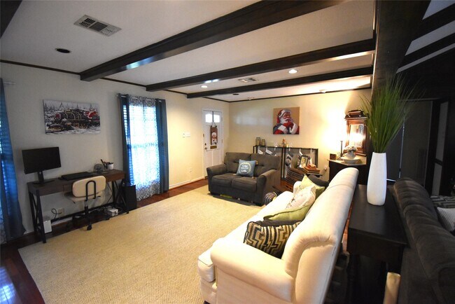 Photo - 8011 Meadowvale Dr