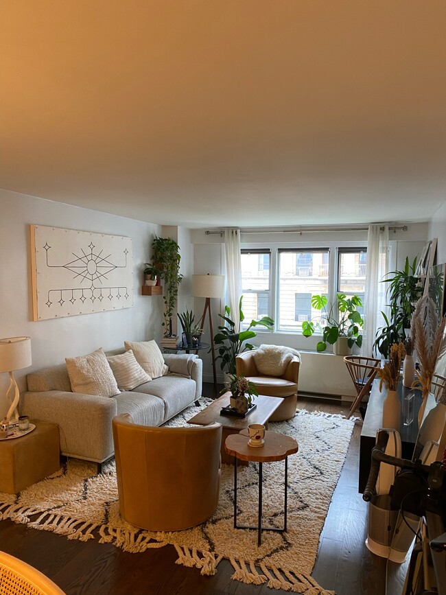 Building Photo - 77 E 12th St Unit 5C