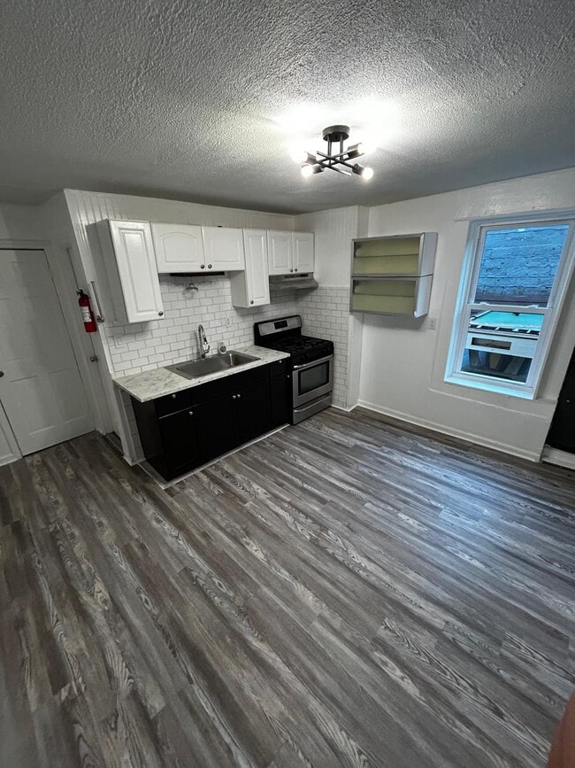 Building Photo - 656 Georgia Ave Unit 1