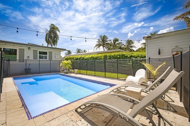 Photo - 441 NE 24th St