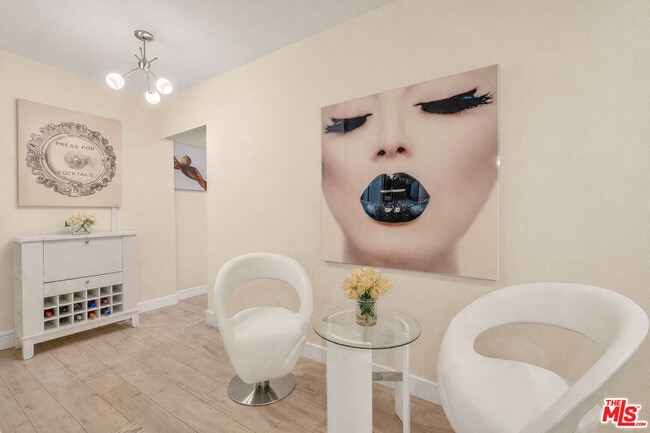 Photo - 927 Kings Rd Unidad 117