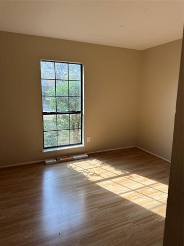 Photo - 529 Windsor Dr