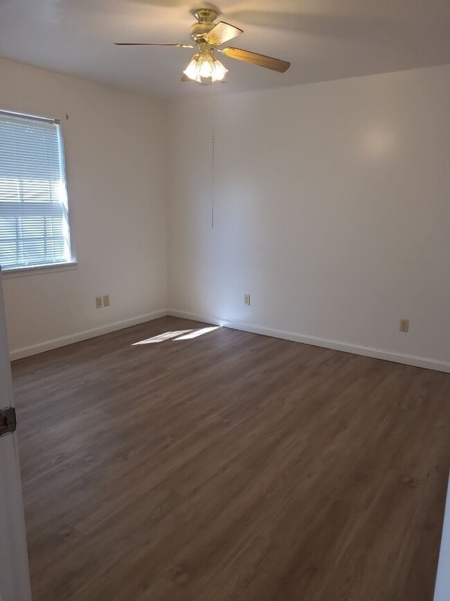 Photo - Piggott Duplexes Unit 1107 E Margaret St