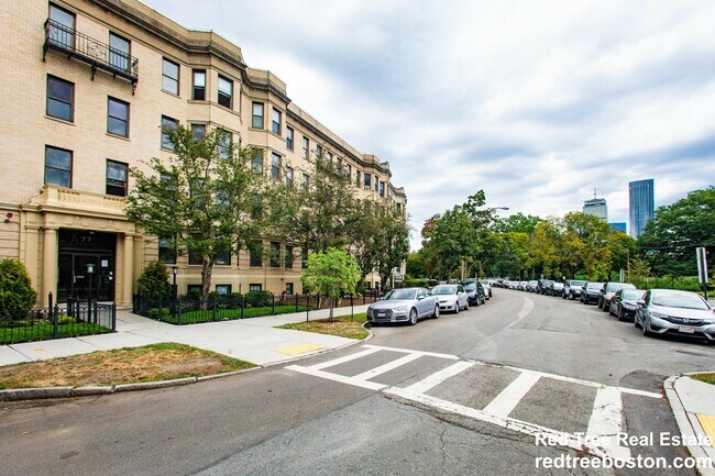 77 Park Dr Unit A