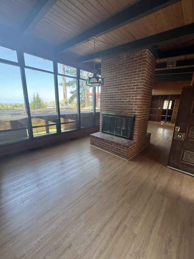 Building Photo - 1625 Higgins Way Rental