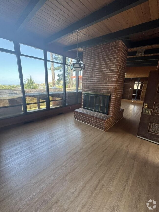 Building Photo - 1625 Higgins Way Rental