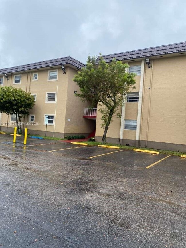 Building Photo - 4655 Palm Ave Unit 205