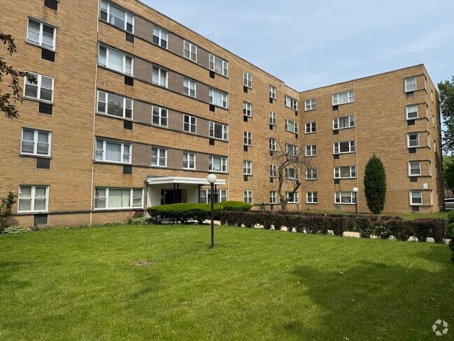 Building Photo - 6160 N Damen Ave Rental