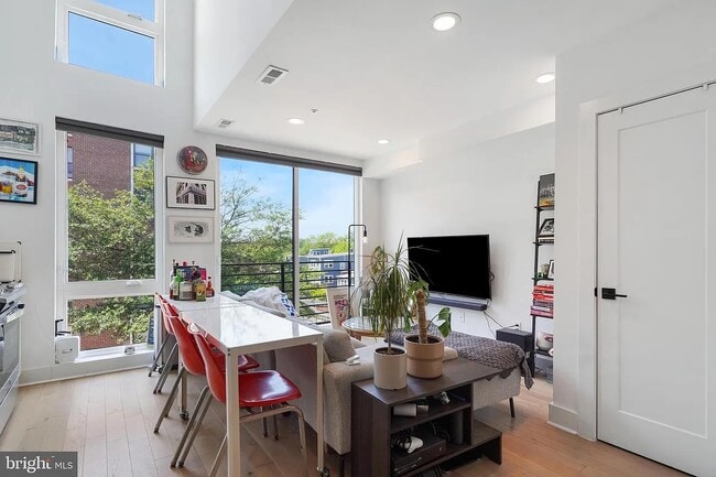 Photo - 3916 14th St NW Unidad 5