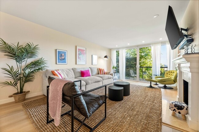 Photo - 8535 N West Knoll Dr Unidad 312 Rental