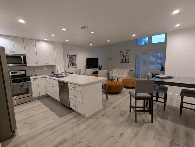 Building Photo - 20 Corsica Dr Rental