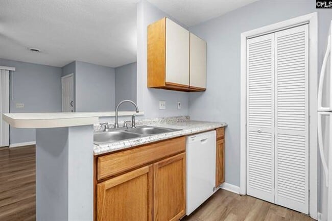 Photo - 1211 Metze Rd