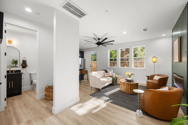 Photo - 4611 Dewberry St