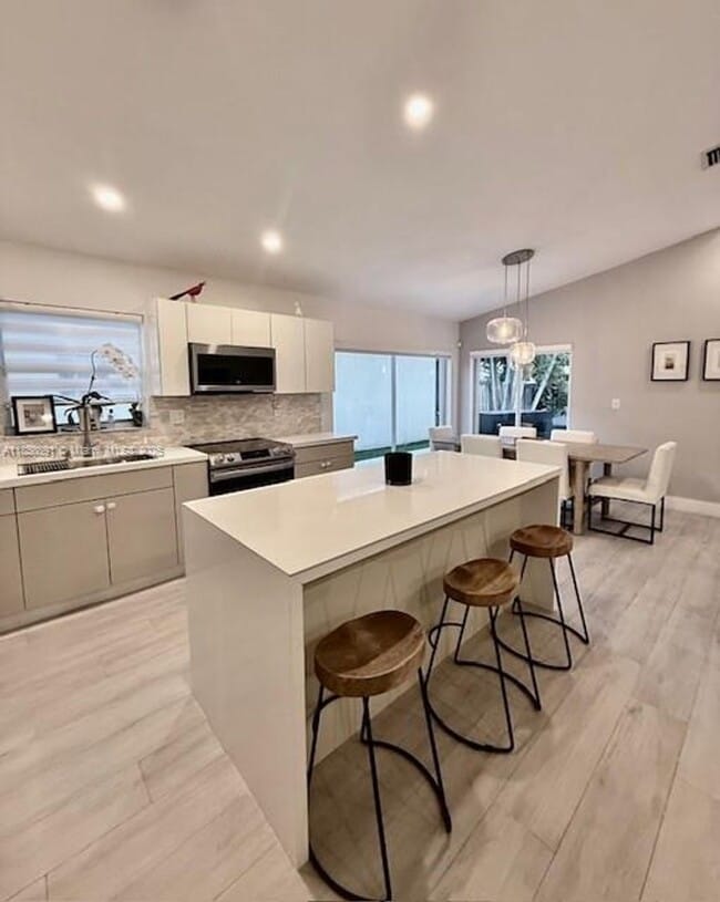 Building Photo - 9938 NW 30th St Rental