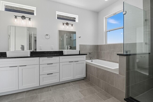 Photo - 2924 El Fenice Ln