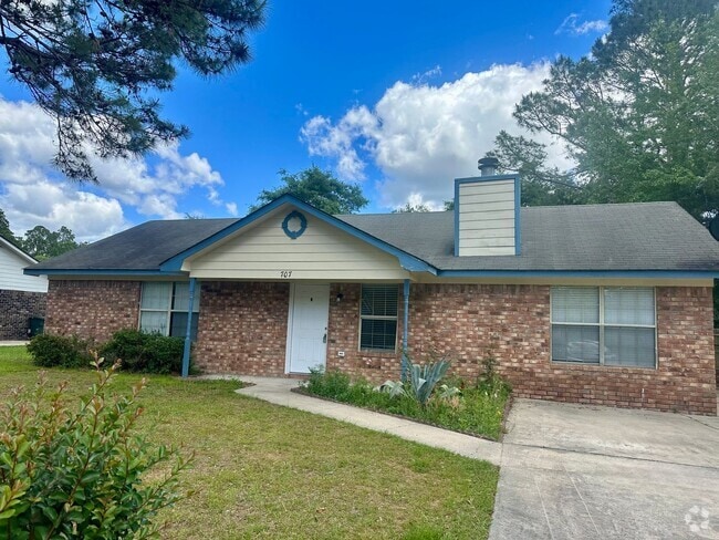 Building Photo - HUGE SPRING MOVE-IN SPECIAL AND RATE DROP ... Rental