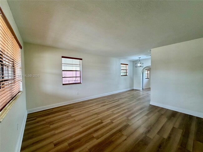 Photo - 1351 W 34th St