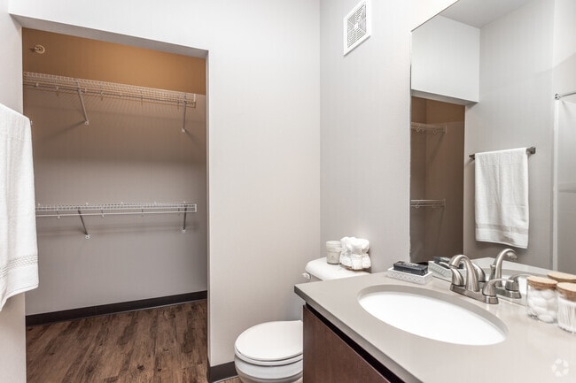 1BR, 1BA - 654 SF