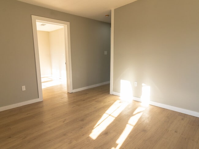 Photo - 981 W Oak St